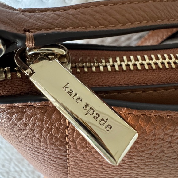 Kate Spade Harlow crossbody, brown pebbled leather, zipper closure, Int pockets - Picture 4 of 13